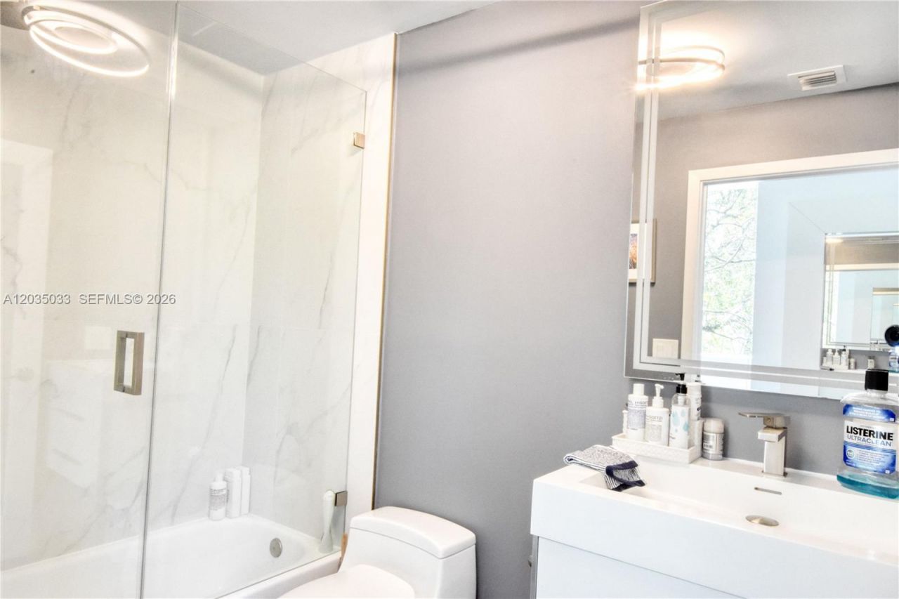 1428 West Ave , Unit 204, Miami Beach, FL 33139 Photo