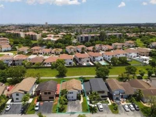 933 NW 106th Ave Cir , Miami, FL 33172