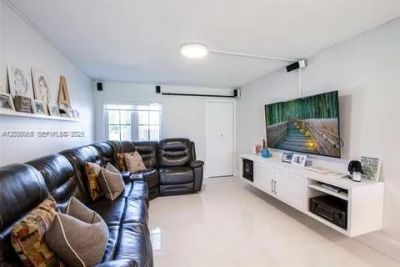 933 NW 106th Ave Cir , Miami, FL 33172 Photo