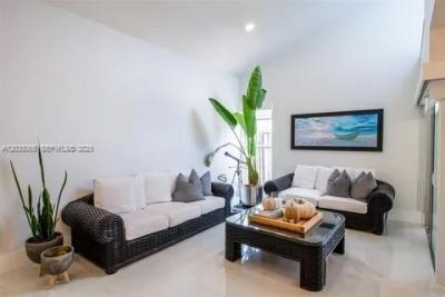 933 NW 106th Ave Cir , Miami, FL 33172 Photo