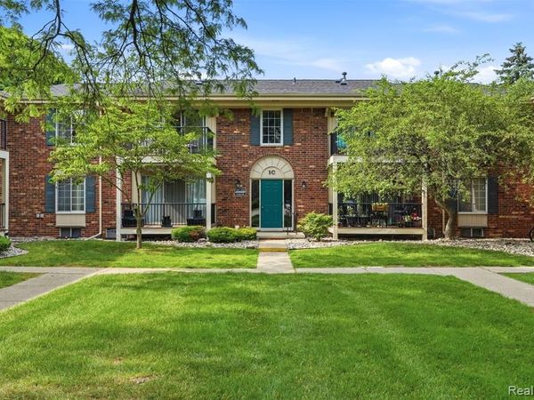 12042 15 Mile Road , Sterling Heights, MI 48312