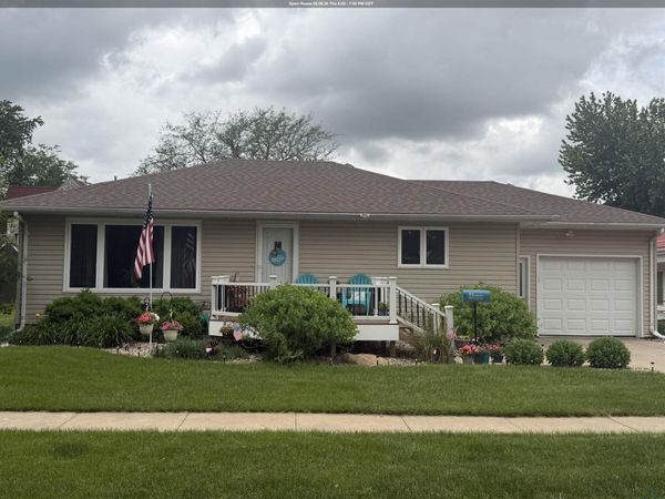 331 S 4th St, Akron, IA 51001