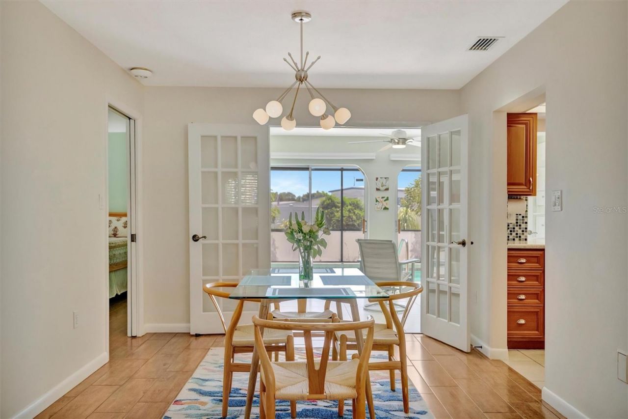 5729 Augusta Circle, Sarasota, FL 34238 Photo