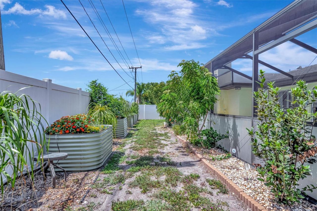 5729 Augusta Circle, Sarasota, FL 34238 Photo