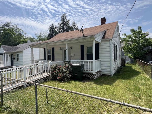207 N WINCHESTER AVE, WAYNESBORO, VA 22980