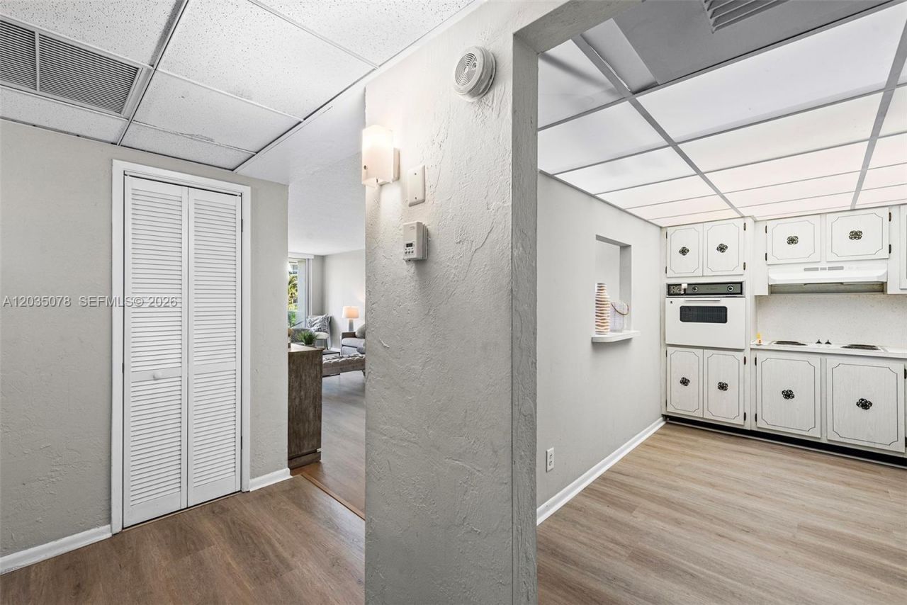 19380 Collins Ave , Unit 317, Sunny Isles Beach, FL 33160 Photo