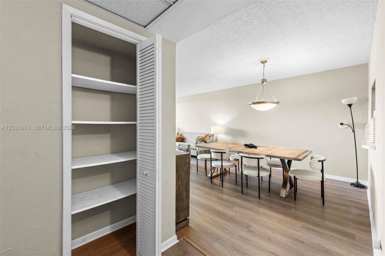 19380 Collins Ave , Unit 317, Sunny Isles Beach, FL 33160 Photo