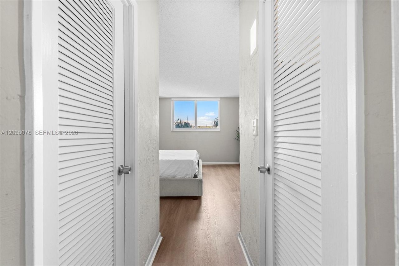 19380 Collins Ave , Unit 317, Sunny Isles Beach, FL 33160 Photo