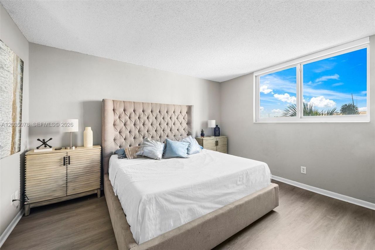 19380 Collins Ave , Unit 317, Sunny Isles Beach, FL 33160 Photo