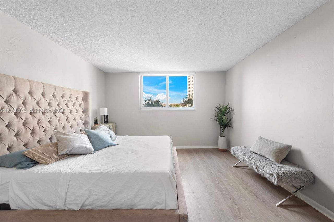 19380 Collins Ave , Unit 317, Sunny Isles Beach, FL 33160 Photo