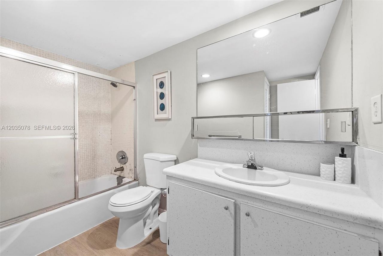 19380 Collins Ave , Unit 317, Sunny Isles Beach, FL 33160 Photo