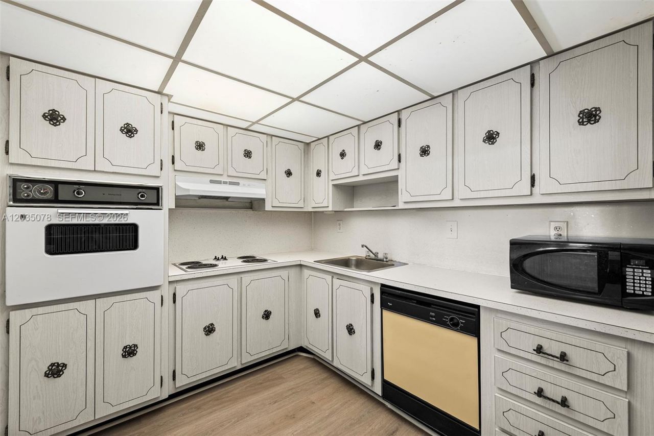 19380 Collins Ave , Unit 317, Sunny Isles Beach, FL 33160 Photo