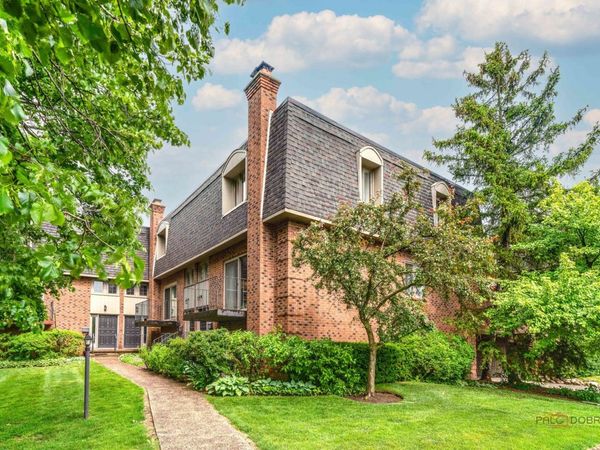 1111 S Waukegan Road, Unit 4, Lake Forest, IL 60045