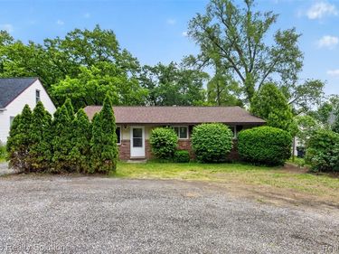 271 S Williams Lake Road , Waterford Twp, MI 48327