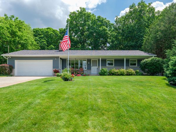 5482 Lindenwood Street, Kalamazoo, MI 49004