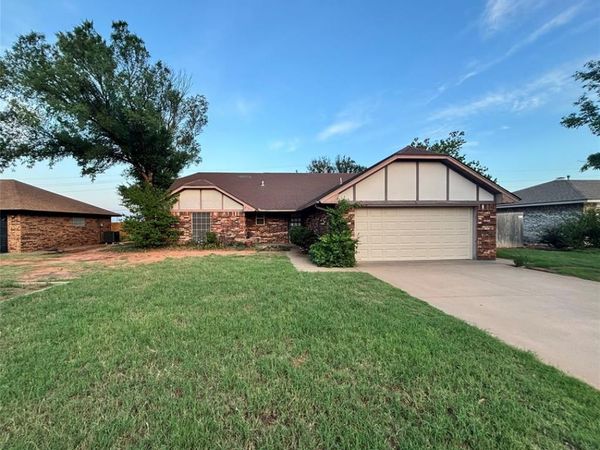 1620 E Ridgeway Street, Weatherford, OK 73096