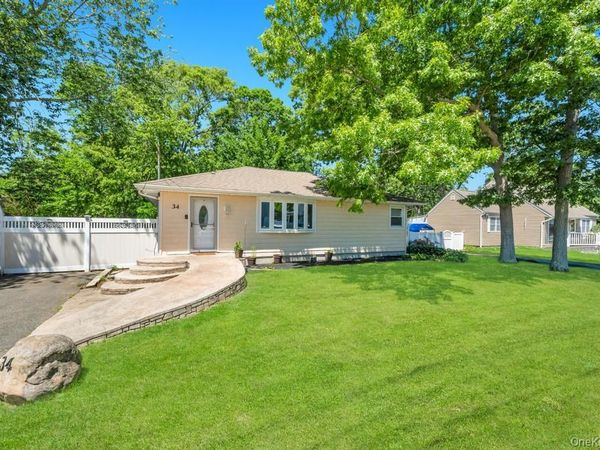 34 Windus Drive , Shirley, NY 11967
