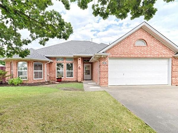 747 E 6th Street, Krum, TX 76249