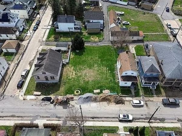 212 Russellwood Ave, Mc Kees Rocks, PA 15136