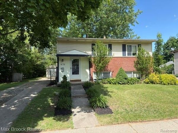 978 PANORAMA Drive , Milford Vlg, MI 48381