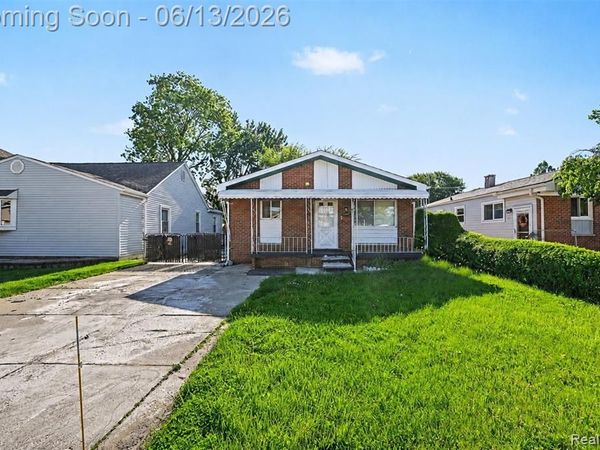 32000 Saint Margaret Street, St. Clair Shores, MI 48082