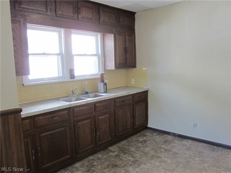 18214 Windward Road, Cleveland, OH 44119 Photo 11