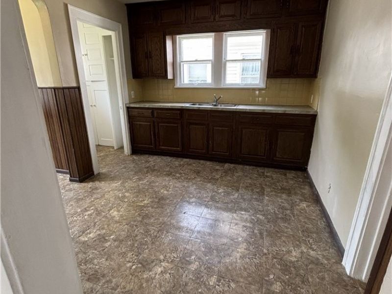 18214 Windward Road, Cleveland, OH 44119 Photo 12