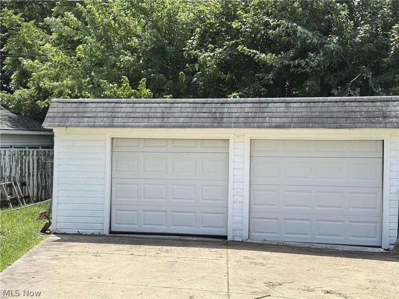 18214 Windward Road, Cleveland, OH 44119 Photo 2