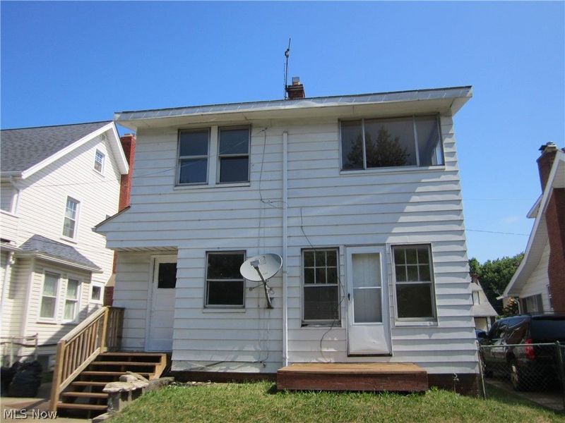 18214 Windward Road, Cleveland, OH 44119 Photo 3