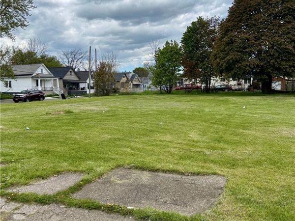 774 William St , Buffalo, NY 14206