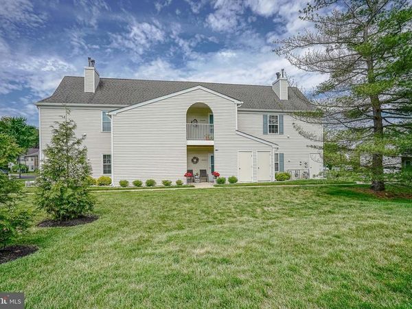 2005A FERNDALE COURT, MOUNT LAUREL, NJ 08054