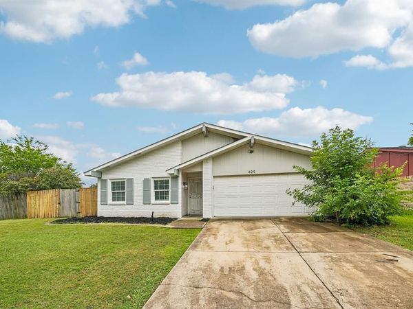 429 Clearwood Drive, Grand Prairie, TX 75052