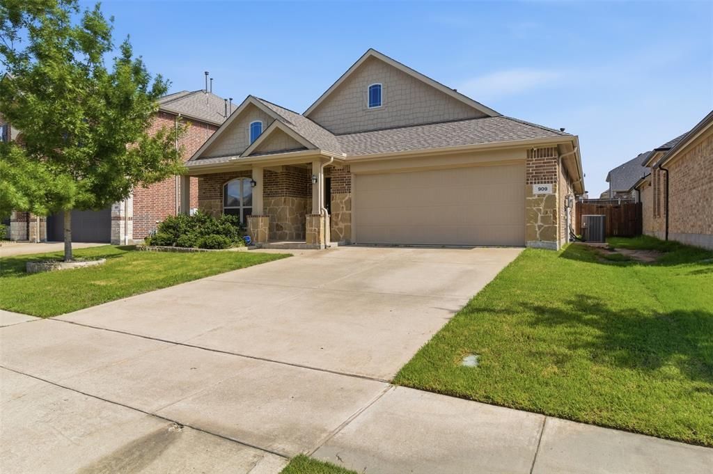 909 Black Hawk Drive, Princeton, TX 75407 Main Photo