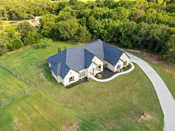1055 Meadow Wood Terrace, Azle, TX 76020