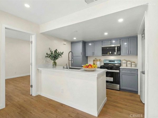 10237 De Soto, Unit A, Chatsworth, CA 91311