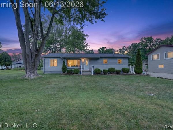 125 Maple Avenue , Clay Twp, MI 48028