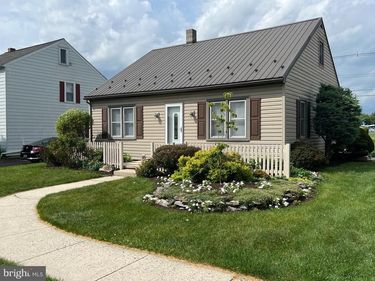 1147 STANLEY AVENUE, CHAMBERSBURG, PA 17201