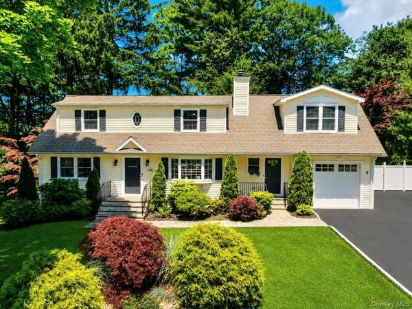 59 Chester Place , Thornwood, NY 10594