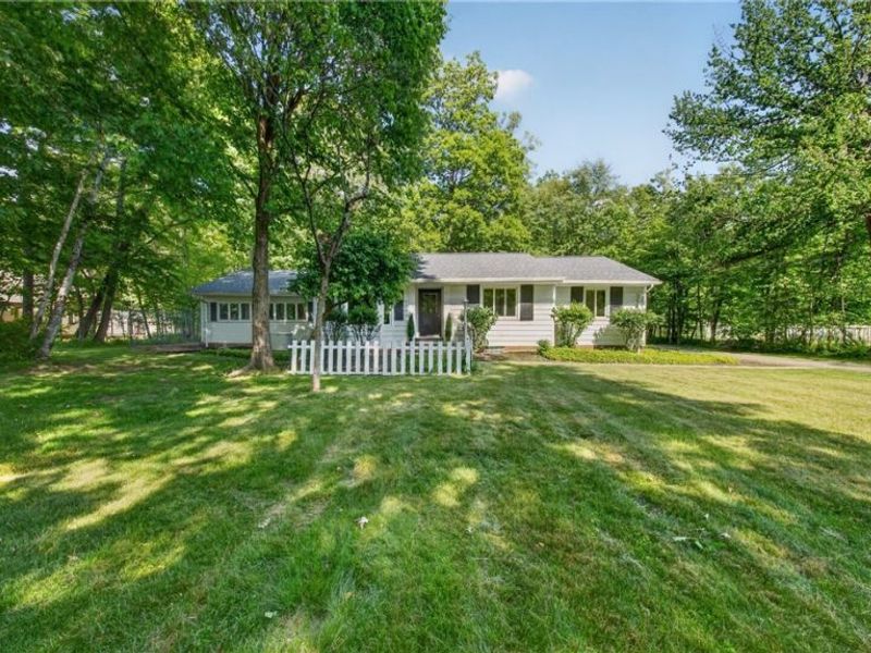 3909 Brainard Road, Orange Village, OH 44122 Photo 2