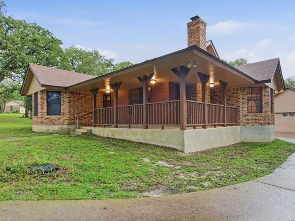 338 Twin Oaks Dr, La Vernia, TX 78121