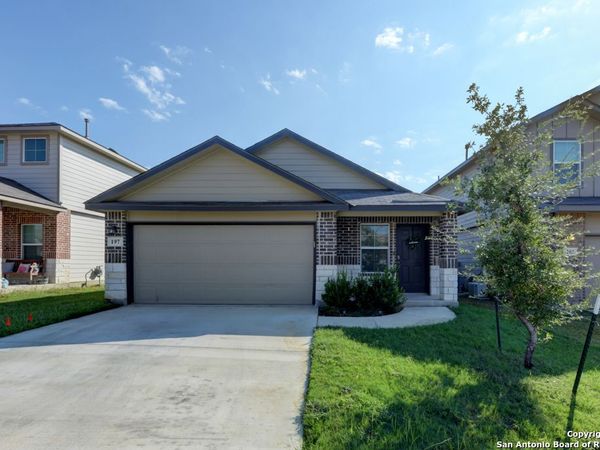 197 MIDDLE GREEN LOOP, Floresville, TX 78114