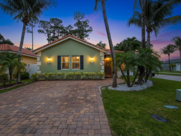 3302 Elizabeth Place S, Palm Springs, FL 33461