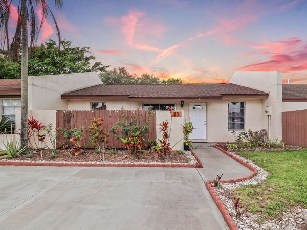 23 Chelsea Lane, Boynton Beach, FL 33426