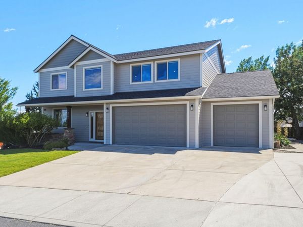 2484 SW 39th Street, Redmond, OR 97756