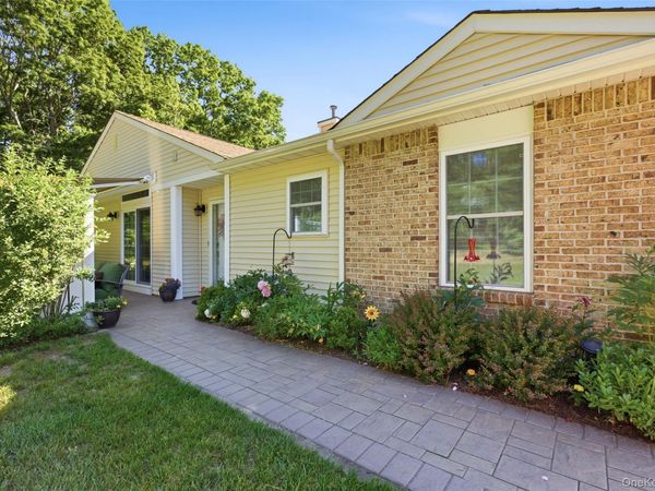 10 Pheasant Trail , Coram, NY 11727