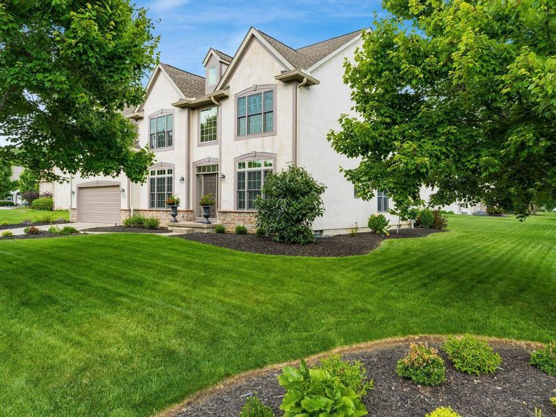 8540 Oakshire Drive, Pickerington, OH 43147 Photo 2