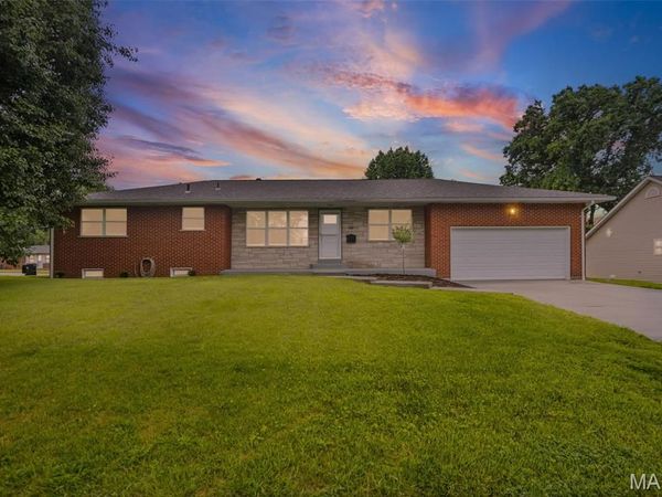 100 Winchester Drive, Belleville, IL 62223