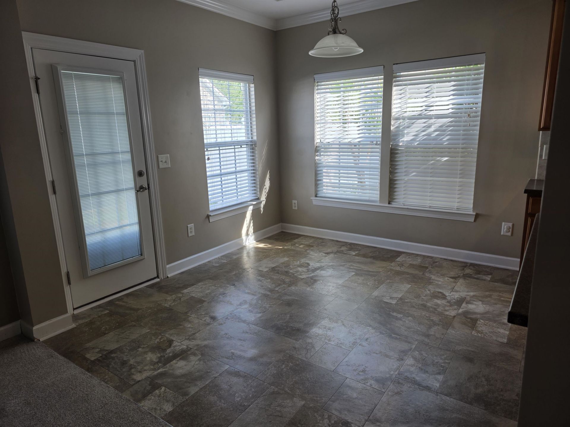 633 Menlo Park Dr.  Photo 4