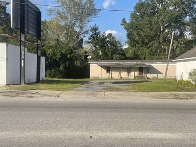 220 W Main St. , Andrews, SC 29510