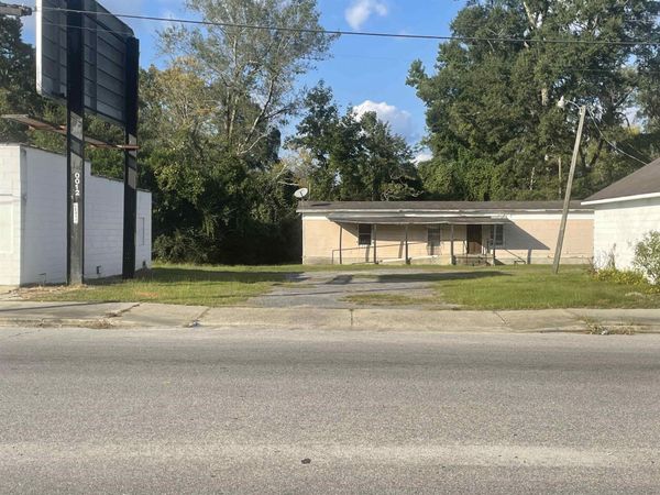 220 W Main St. , Andrews, SC 29510